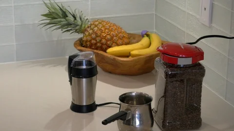 Grining coffee. Video stock 86252817