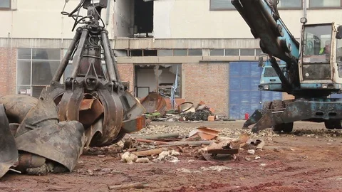 Gripper machine loader, manipulator, catch scrap metal with hydraulic crab claw Stock Footage 111754170