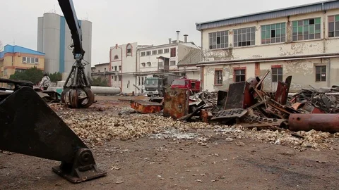 Gripper machine loader, manipulator, catch scrap metal with hydraulic crab claw Stock Footage 111755911