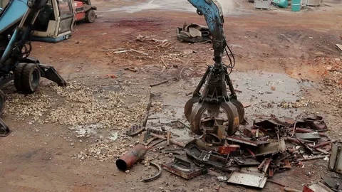 Gripper machine loader, manipulator, catch scrap metal with hydraulic crab claw Stock Footage 111759820