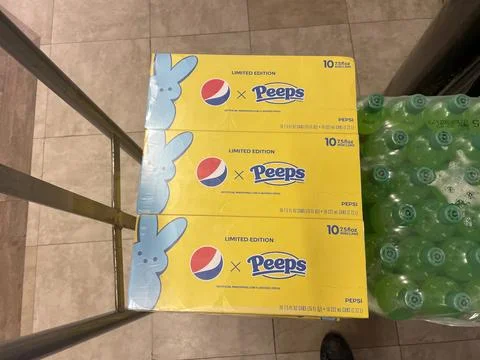 Grocery store easter peeps flavored Pepsi cola mini 10 pack full cases Foto stock