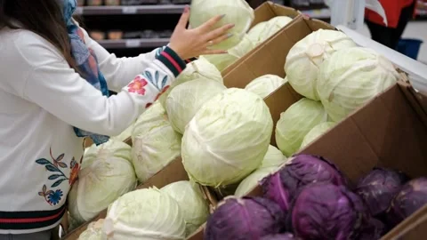 Grocery store fresh vegetable and organic fruit foods make healthy diet meals 스톡 동영상 334644301
