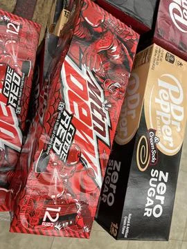Grocery store MTN dew code red 12 packs Foto stock
