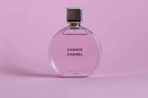 Grodno, Belarus - 02.22.2022: Chanel EAU Tendre perfume 스톡 사진