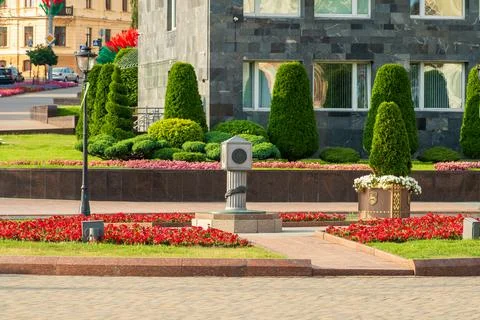 Grodno, Belarus. Zero Kilometer marker on a fluted stone column with rope d.. Stock-Fotos