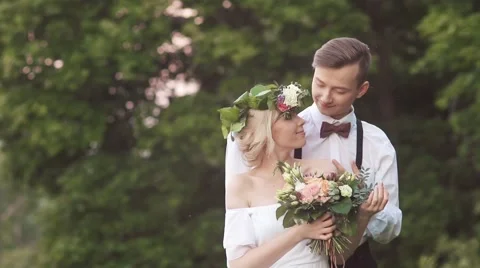 Groom and bride with a bouquet posing Stock-Footage 66443140