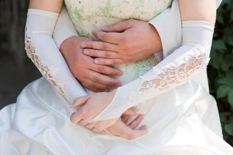 Groom embraces the bride Foto stock