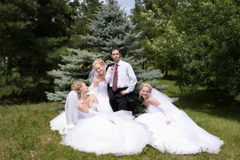 Groom with three brides Foto stock