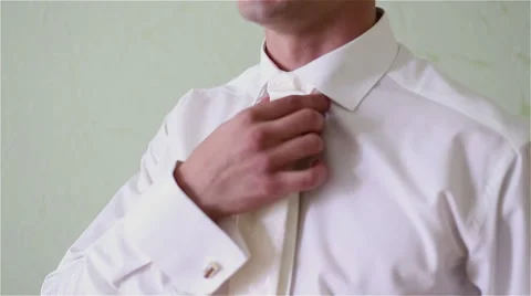 Groom wears a tie Stockbeeldmateriaal 47450624