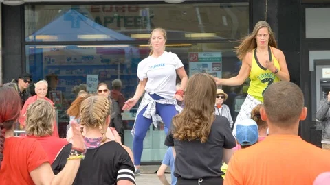 Grooving and dancing on the Zumba dance in Tallinn Estonia Vidéo 111498705