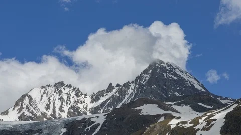 Grossglockner alpine spring time lapse Stockbeeldmateriaal 122441085