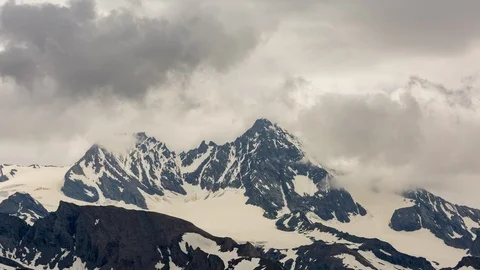 Grossglockner alpine spring time lapse Stockbeeldmateriaal 122444287