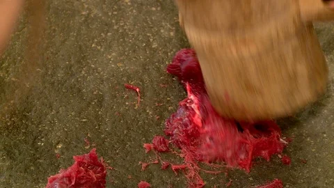 Ground beef with a wooden hammer 動画素材 101038351