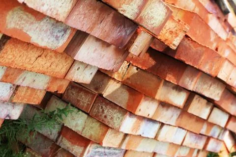 Ground bricks on a pallet Stock-Fotos