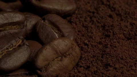 Ground coffee beans and grains beans close up Vídeos de archivo 128723615