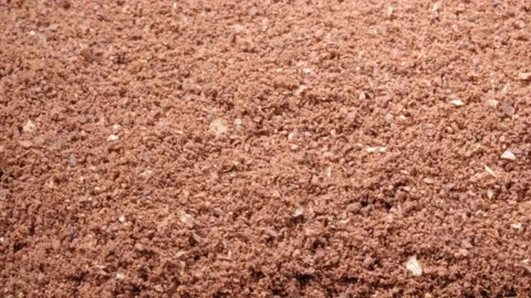 Ground coffee close-up. Macro video. An ingredient in a flavored drink. 動画素材 140998830