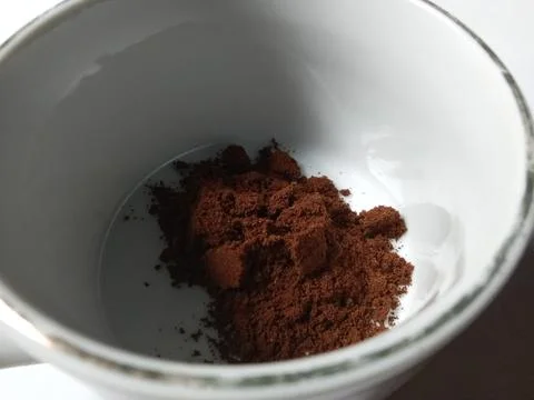 Ground coffee in a mug. Фото
