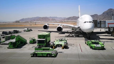 Ground crew prepares the plane for the flight. Stock Footage 123284488