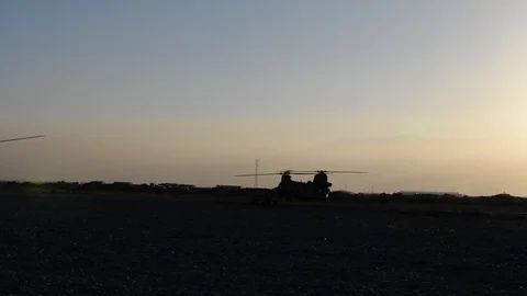 On-Ground Hoist Training and CH-47 Chinook Takeoffs and Landings - 2018 Видео 104831020