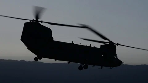 On-Ground Hoist Training and CH-47 Chinook Takeoffs and Landings - 2018 Видео 104831036