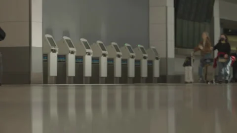 Ground level shot of people walking in airport 库存影片 336669633