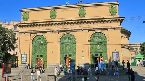 Ground-level vestibule Narvskaya, timelapse, Russia, St. Petersburg 스톡 동영상 8508161
