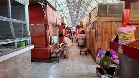 Ground Level View Inside Traditional Indonesian Market Alley Видео 345155018