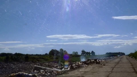 On the ground lie piles of garbage Video stock 80077001