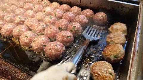 Ground Meatballs Searing on Flat Top Grill in Oil Video stock 343587202
