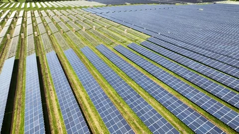 Ground-mounted solar PV park under construction. 스톡 동영상 312734585