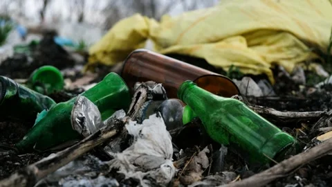 Ground Scattered Piles of Garbage 스톡 동영상 241704370