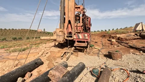 		Ground water hole drilling machine 動画素材 240991378