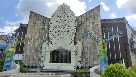 Ground Zero Monument listing the names of victims of terrorist attack in Kuta 库存影片 245402550
