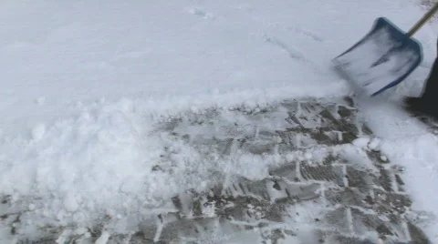 Groundskeeper takes the snow away Vidéo 752570
