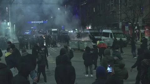 A group of aggressive hooligans throw objects at police on a boulevard in Sofia Video stock 324556206