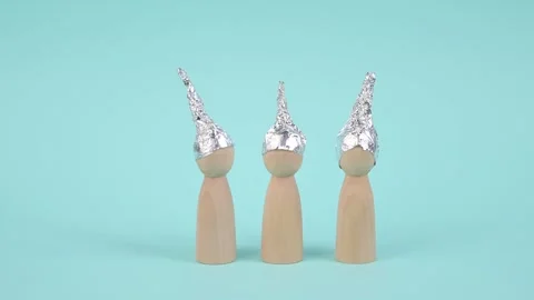 Group with alu hats protesters talking together, conspiracy theories, tin foil 스톡 동영상 245931321