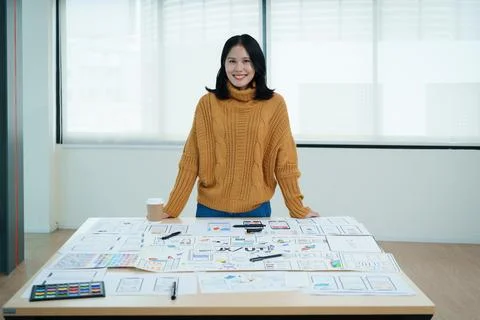 Group of asian creative team programing designers participate in all phases of Foto stock