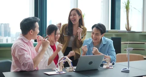 A group of Asian high school students uses laptops Stock Footage 166500400
