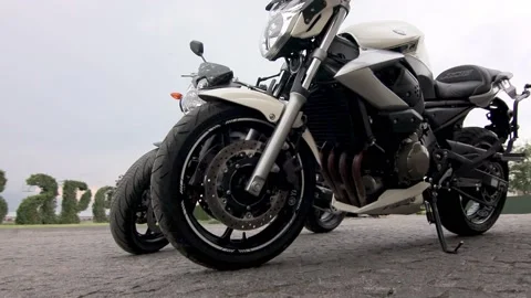 A group of bikers gets on motorcycles and starts the journey 動画素材 142874641