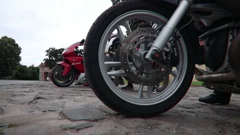 A group of bikers gets on motorcycles and starts the journey Stockbeeldmateriaal 142877353