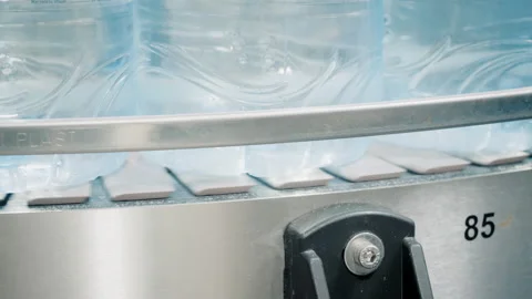 Group of bottles with drinking water moves along conveyor Video stock 162095624
