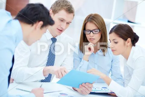Group of business partners interacting while planning work at meeting Stock-Fotos