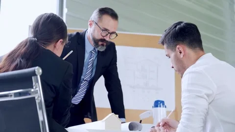 Group of business people or engineer team meeting brainstorming discussion Stock Footage 155200657