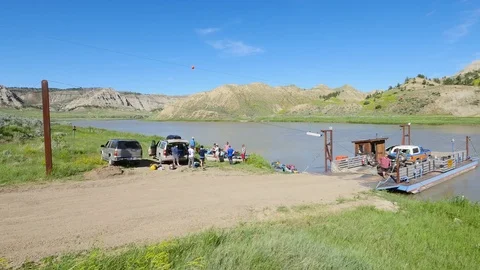Group of canoeists wait by ferry over river Video stock 83689362