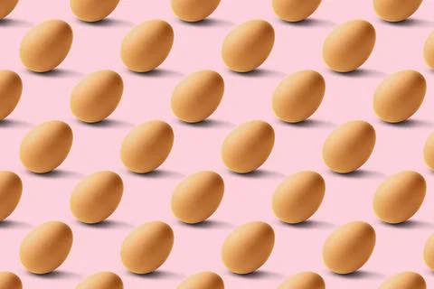 Group of chicken eggs on pink background. Seamless pattern design Foto stock