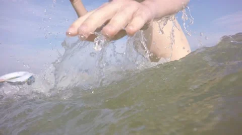 Group of children playing in the sea. 库存影片 64669003
