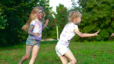 Group of children on a summer field having fun together and chasing each other Stock-Footage 70890639