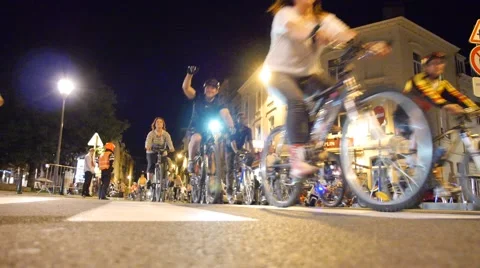 Group of cyclists on the street 스톡 동영상 41396180
