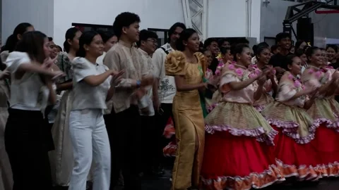 Group dance on the opening program during a trade fair 스톡 동영상 335525877