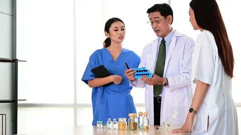 Group of doctors brainstorm meeting with computer laptop at the hospital. Stock-Footage 138241085